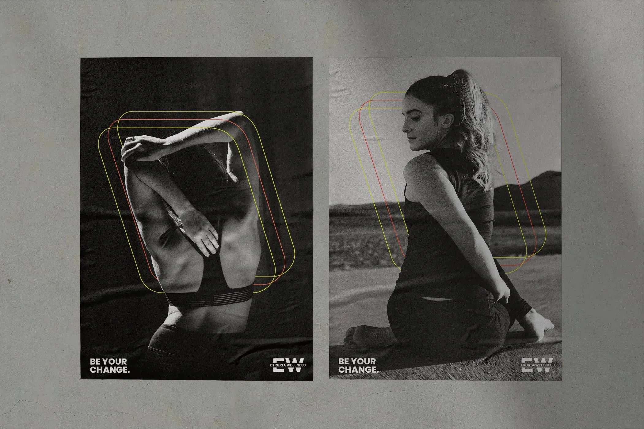 Due poster Etruria Wellness con foto in bianco e nero di persone che si allenano, linee gialle e payoff, affissi a una parete: mockup dei poster