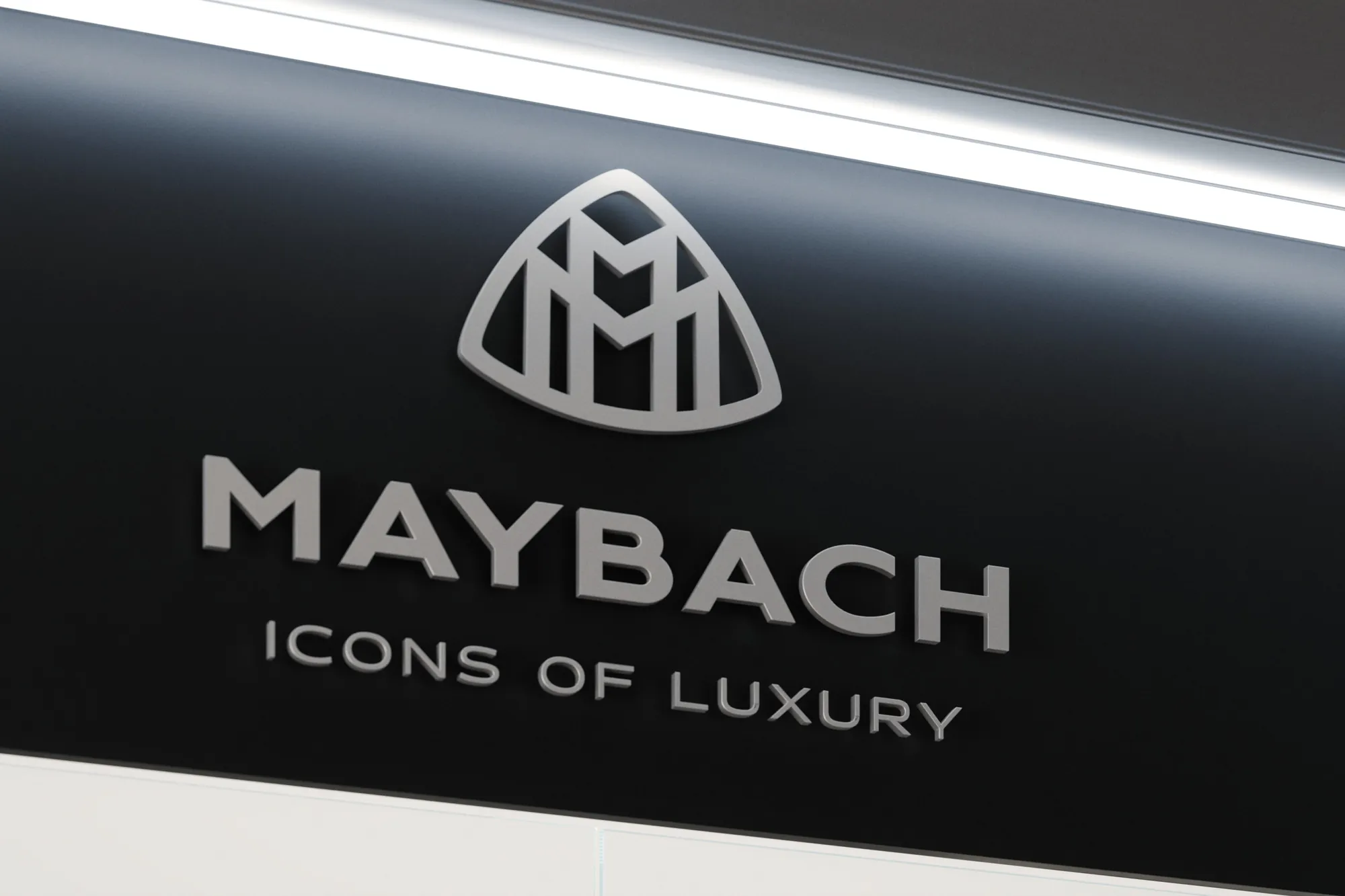 Il logo Maybach Icons of Luxury argento, in rilievo sulla testata nera, dentro una cornice di luce: render 3D