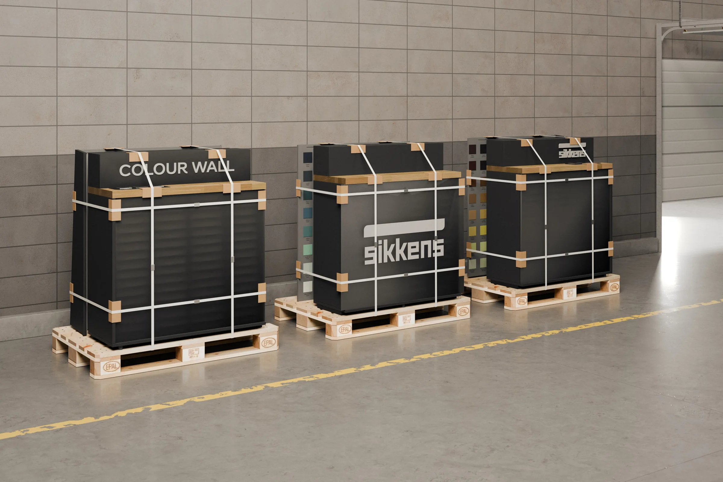 La Colour Wall Sikkens pronta per la spedizione: tre moduli su tre pallet, legati con le reggette e con gli angolari. Render 3D